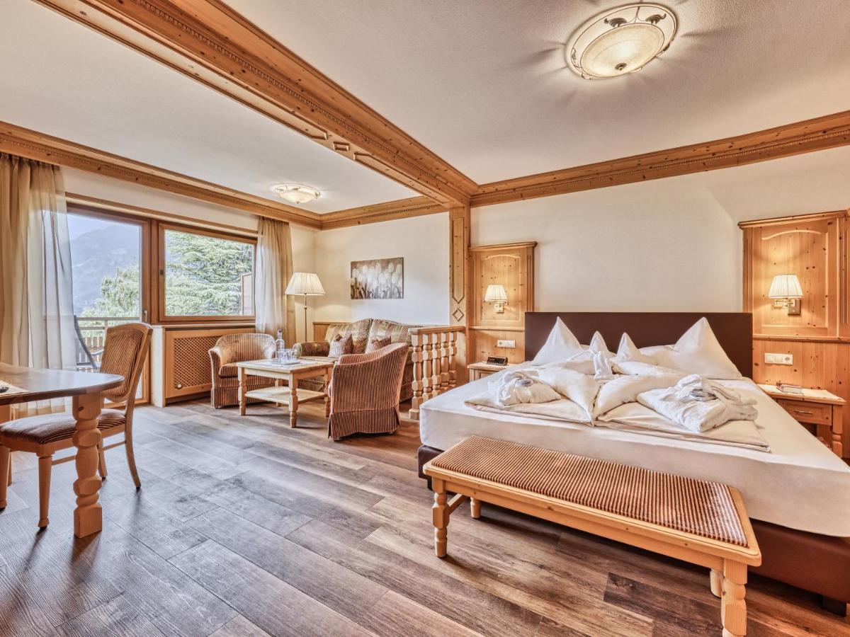 Hotel Traubenheim Tirolo Exteriör bild